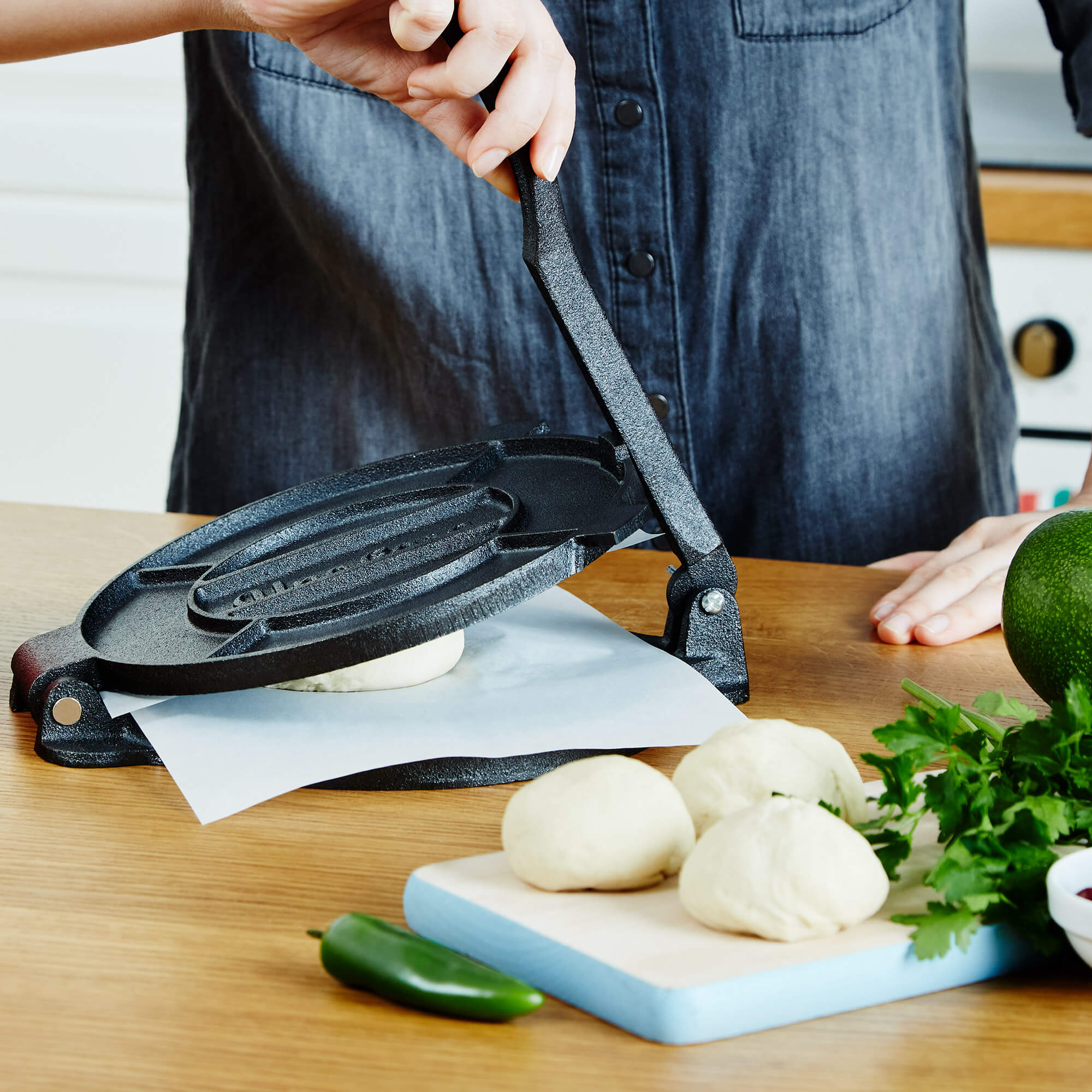 COMAL PAN UND TORTILLA PRESS (8IN) BUNDLE