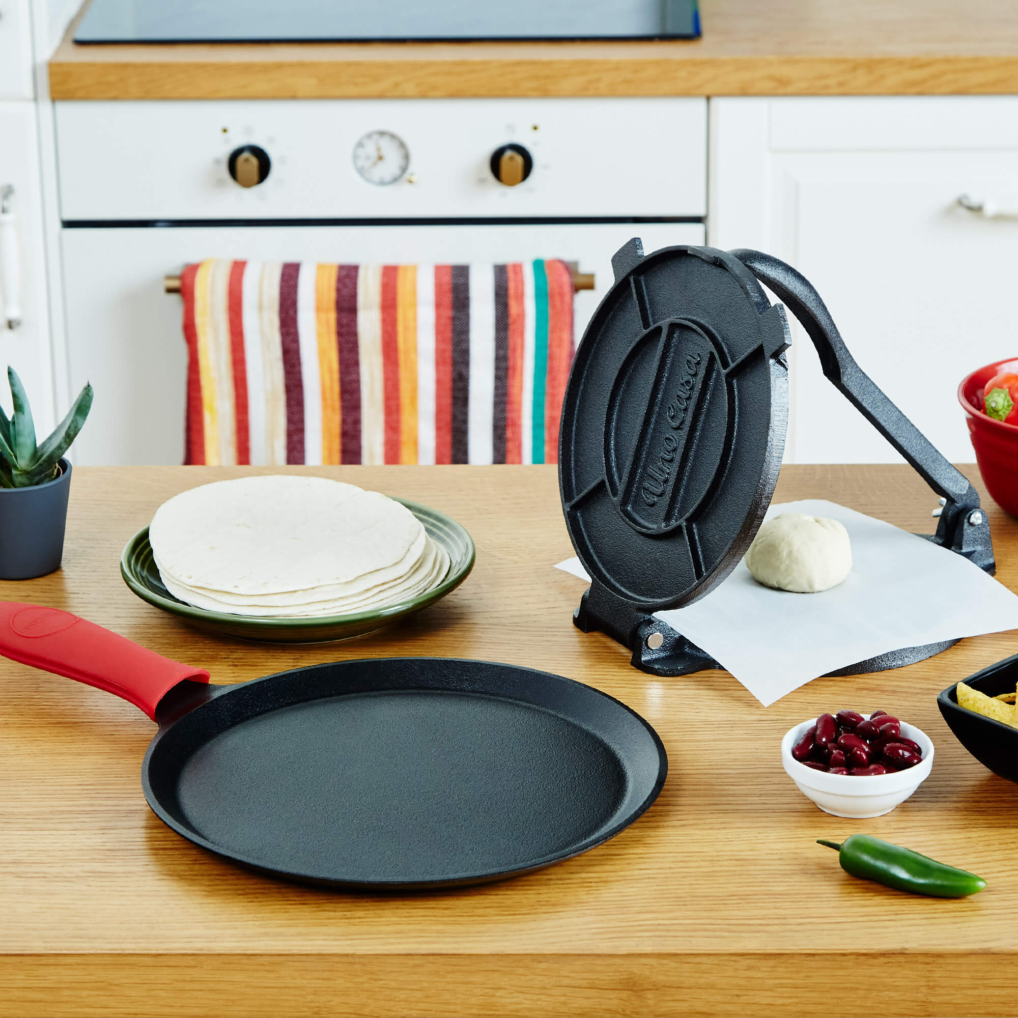 COMAL PAN UND TORTILLA PRESS (8IN) BUNDLE